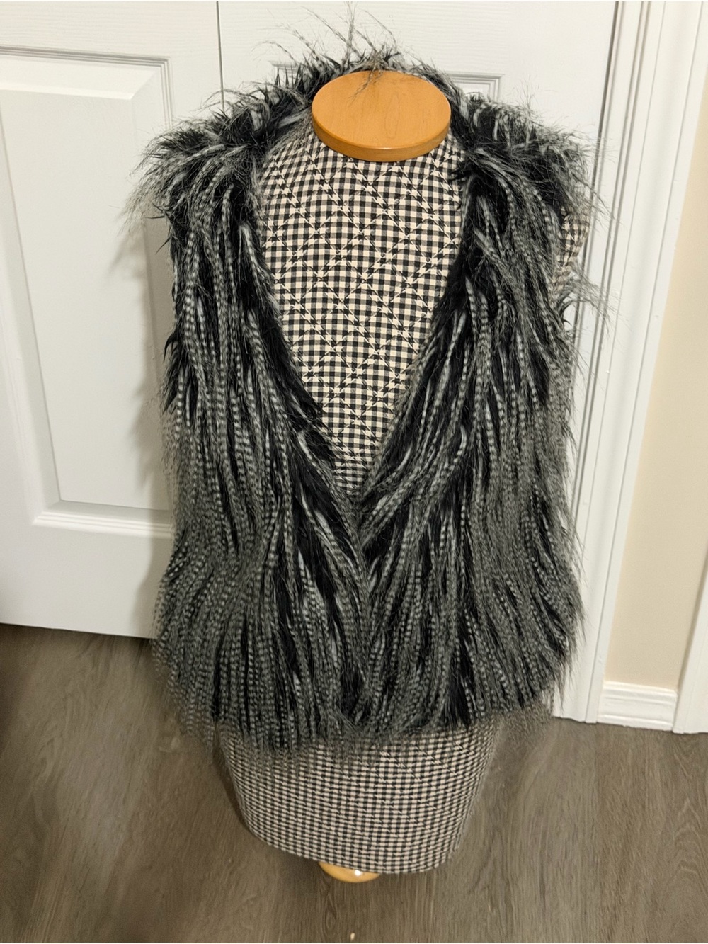 Forever 21 fur vest size L